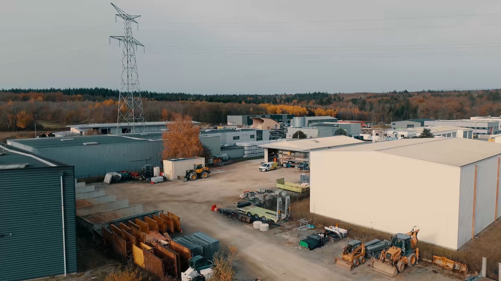 Vue de l'entreprise de travaux publics Clapasson et Fils TP du dessus en drone